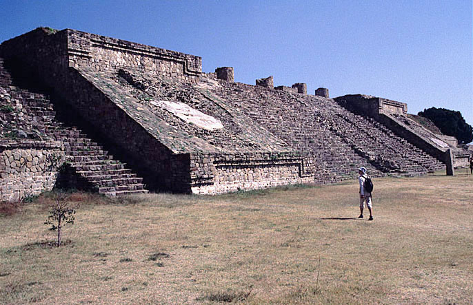 monte_alban_columns_m